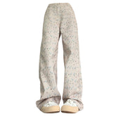Pantalones florales con estética cottagecore